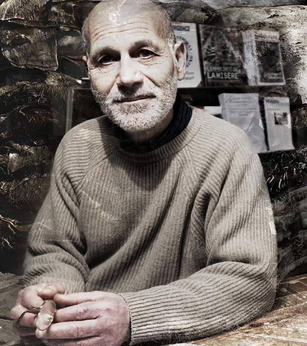 Read the story of Francesco Gesualdi (only available in German and French), an activist who refused to give in to the pressure of the Italian tanneries.